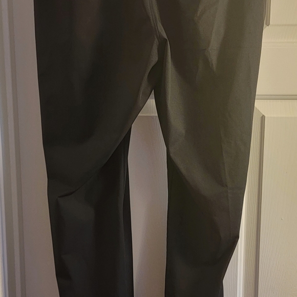 Under Armour Men's Iso Chill Tapered Golf Pants in Black in 36x34 - Picture 4 of 4
